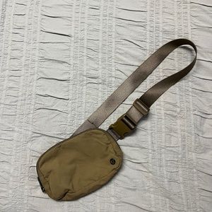 Lululemon everywhere belt bag
